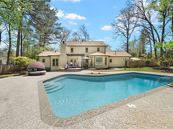 3rd image of 4101 Thunderbird Dr SE