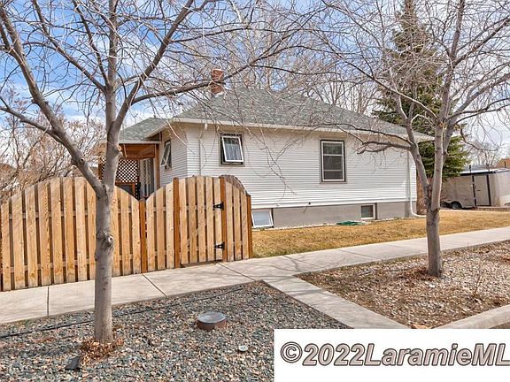 3rd image of 901 Steele St