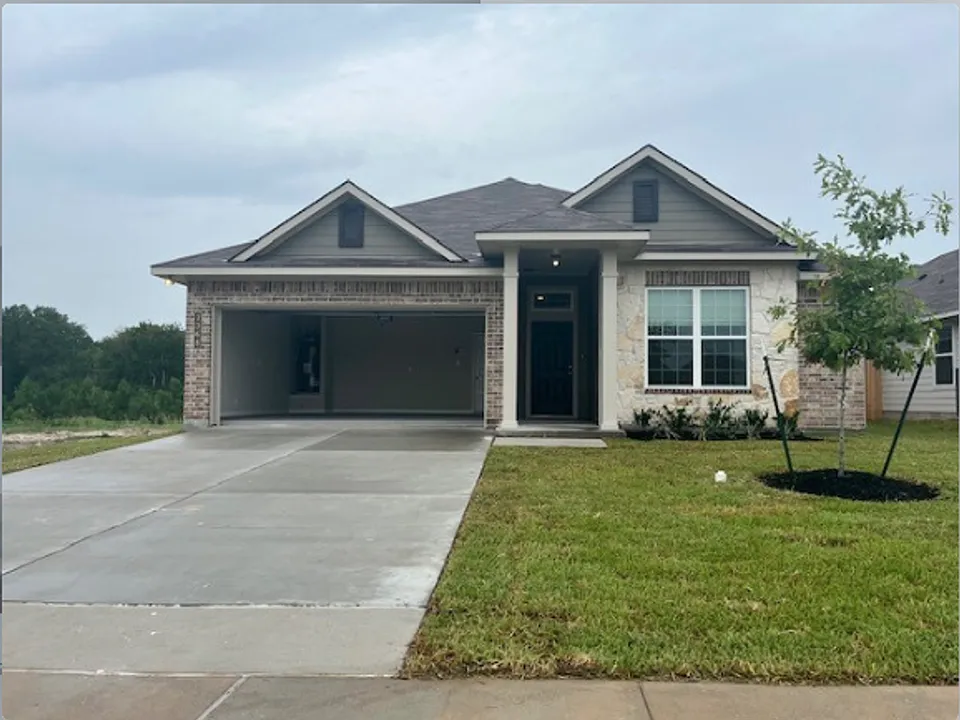 1368 Kingsgate Dr