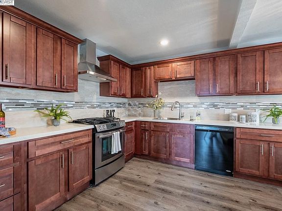5th image of 2811 Rollingwood Dr