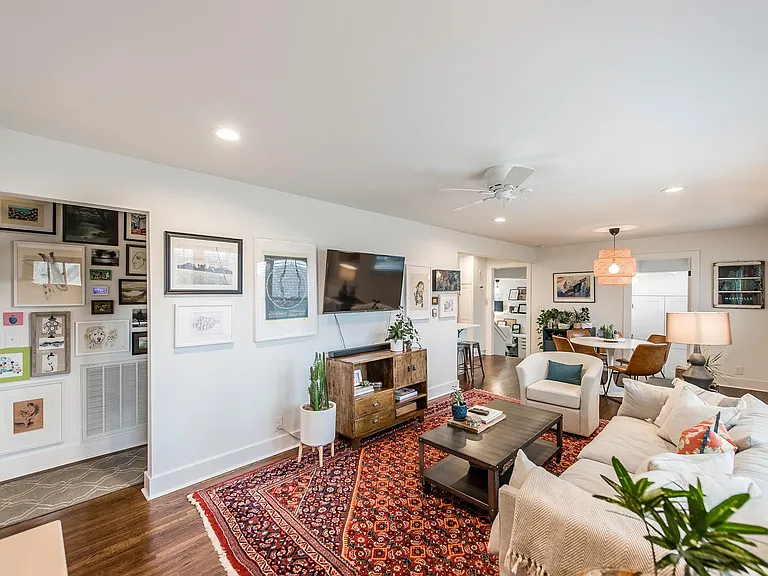 1003 Woods Lake Dr — Photo 5