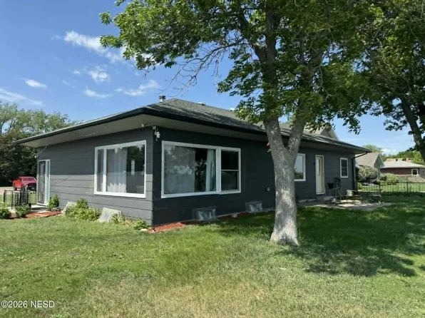 556 N Lake Dr, Watertown, SD 57201