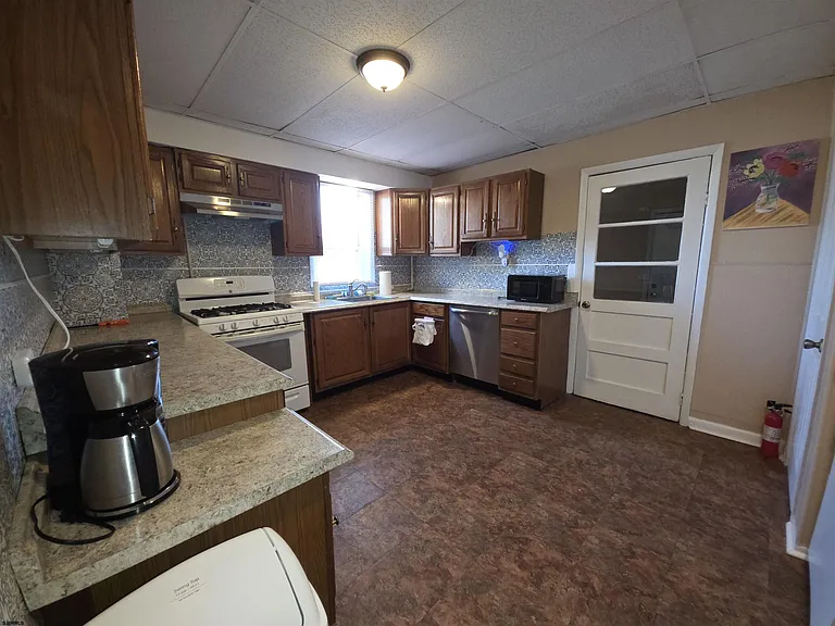 604 N Indiana Ave — Photo 8