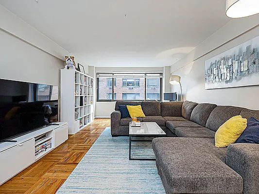 1st image of 425 E 63rd St APT W9c