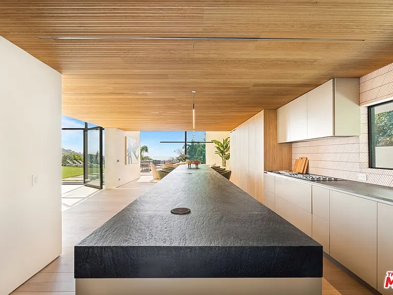 2501 Banyan Dr — Photo 13