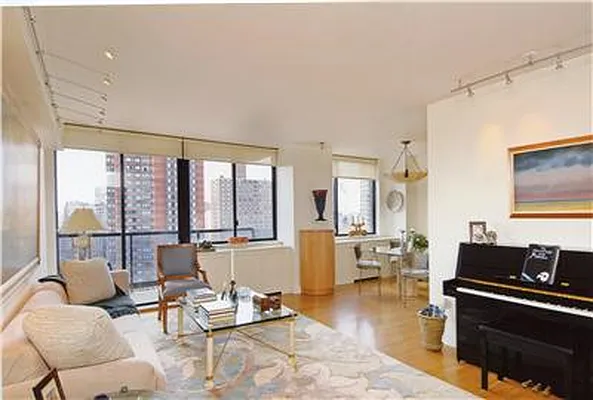 Sold by R New York | media 4