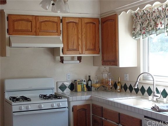 Brand new kitchen stove.
