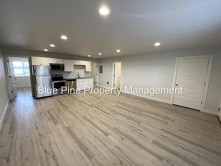 170 Opal Ct #2 — Photo 3