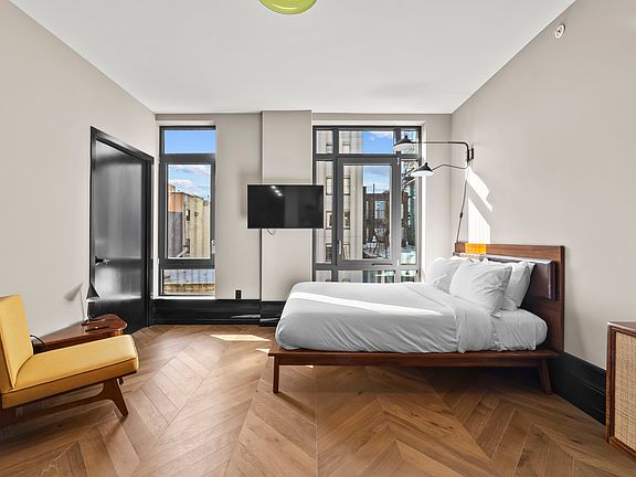 2nd image of 185 Chrystie St #501