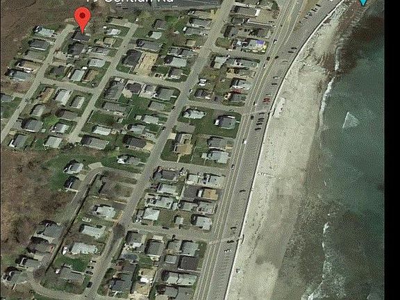 Location in relation to the beach (a short walk)