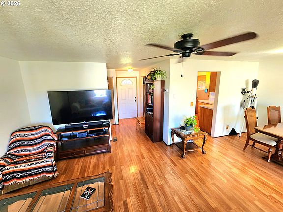 3rd image of 274 Georginna Dr