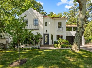143 Baker Hill Rd, Great Neck, NY 11023