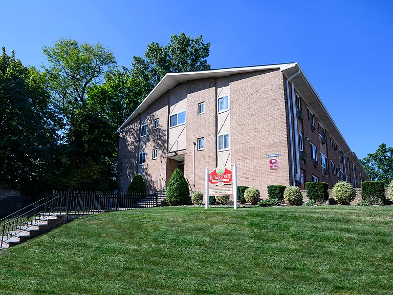 Rutgers Court Apartments — Photo 17