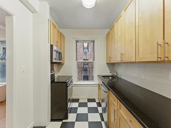 3rd image of 115 E 89th St APT 3D