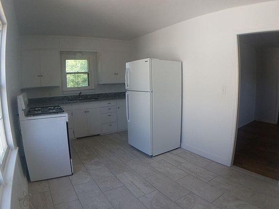 5th image of 128 SW 23rd St