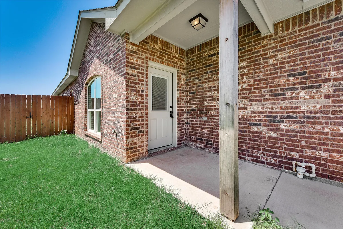 Building Photo - 6035 Jennings Dr
