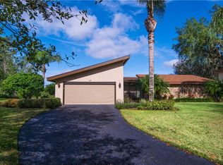 17 Canterbury Dr, Haines City, FL 33844