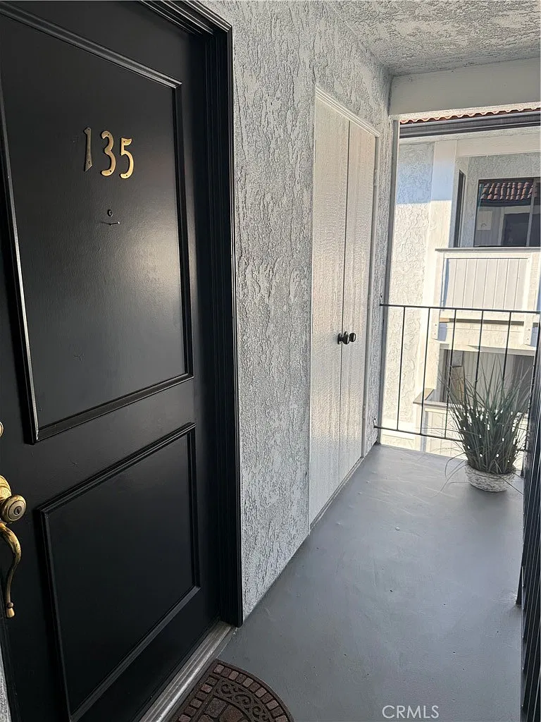 1 bed, 664 sqft, $2,100 — Photo 2