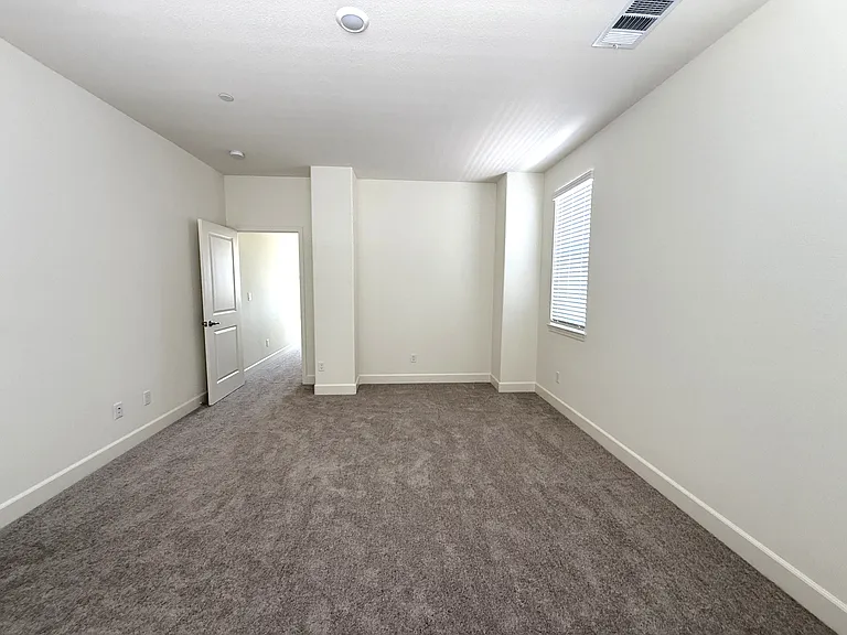 1744 Eagle Landing Dr — Photo 16