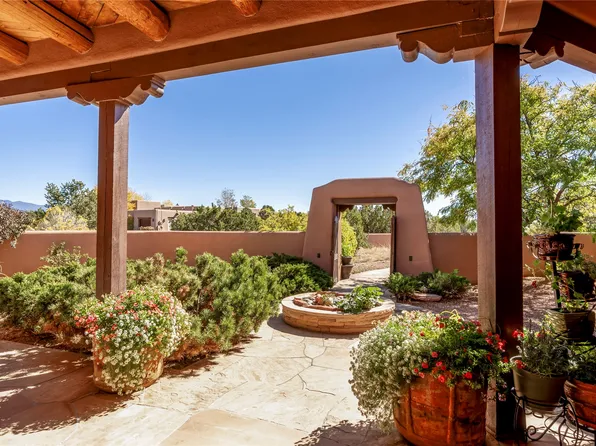 4 Chippewa Cir, Santa Fe, NM 87506