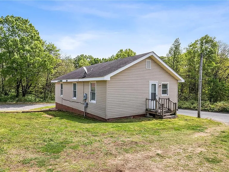 112 S Raleigh St — Photo 3