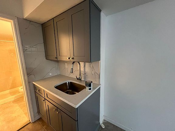3rd image of 795 Rossville Ave #1