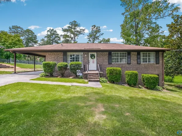 3821 Crest Lake Dr, Southside, AL 35907