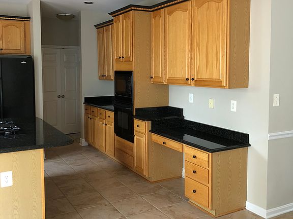 3rd image of 43270 Meadowood Ct