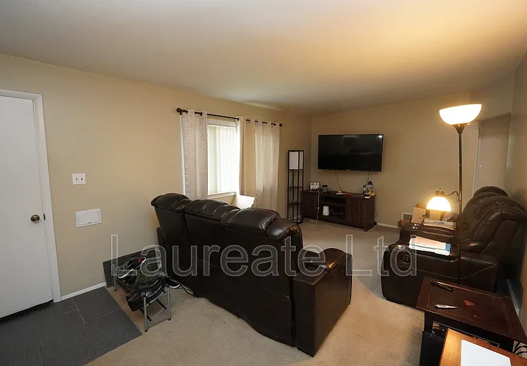 4580 S Fox St — Photo 3