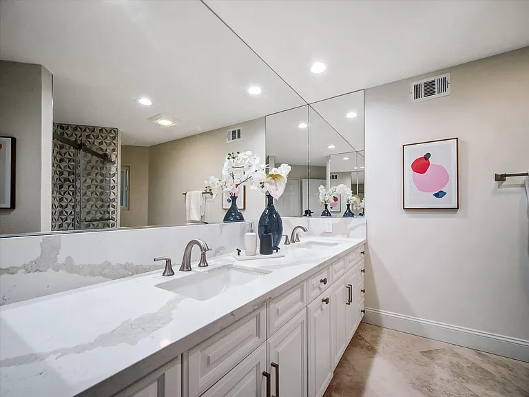 4732 Del Moreno Dr — Photo 9