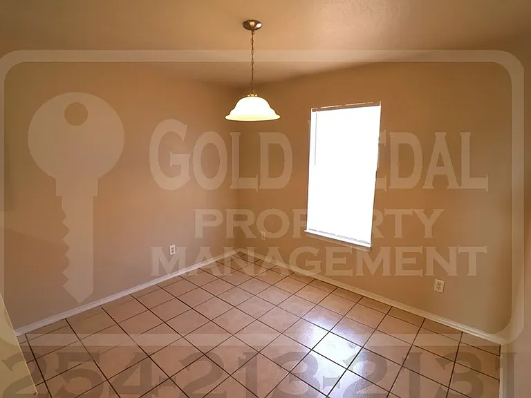 2806 Cantabrian Dr — Photo 4
