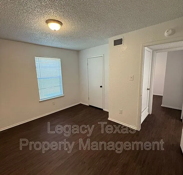 1715 Short St #D — Photo 17