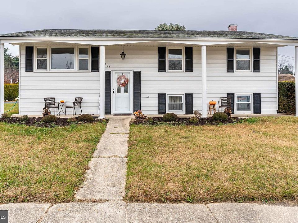 1st image of 904 Pleasantville Dr
