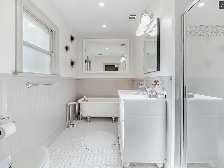 915 Stewart Dr — Photo 14