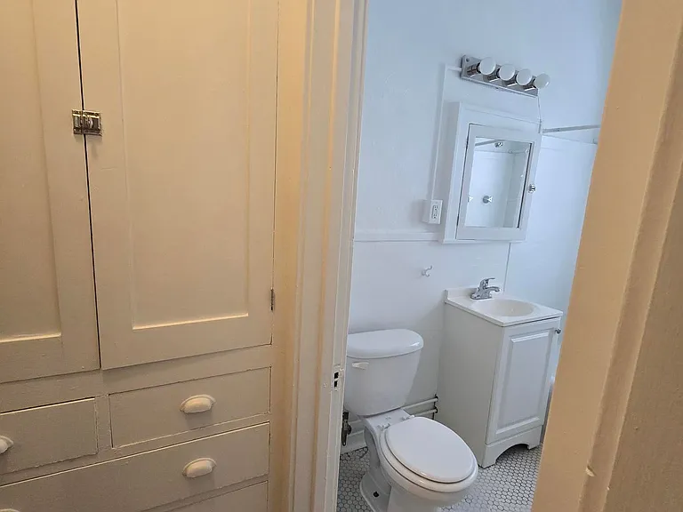 1 bed, 1.0 bath, 700 sqft, $1,195 — Photo 11