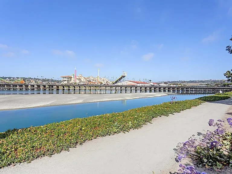 1847 Coast Blvd — Photo 25