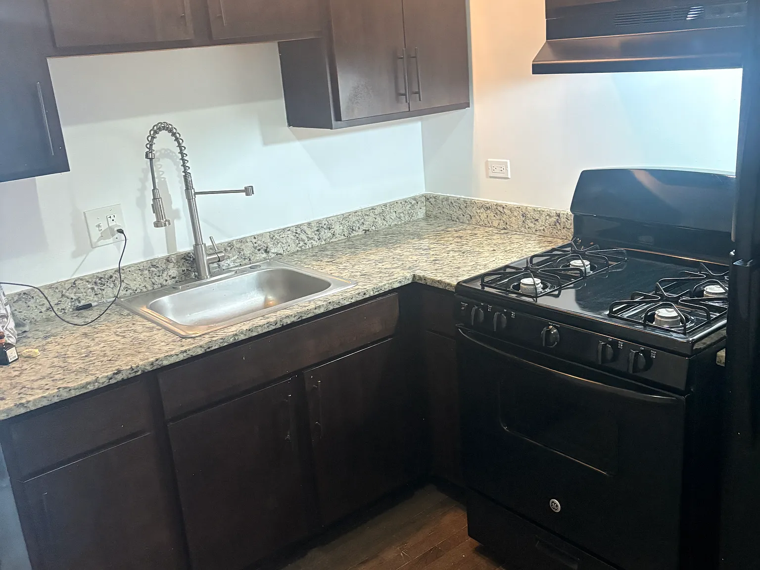 2 bed, 900 sqft, $1,350 — Photo 2
