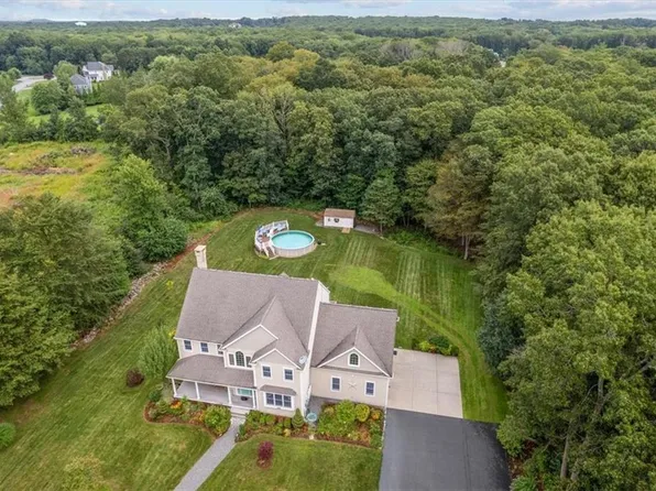 51 Richard Cir, Seekonk, MA 02771