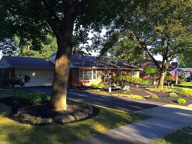 207 N Spruce St photo 1