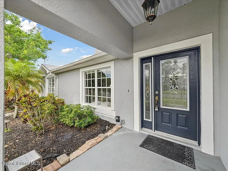 897 Hunters Creek Dr — Photo 3