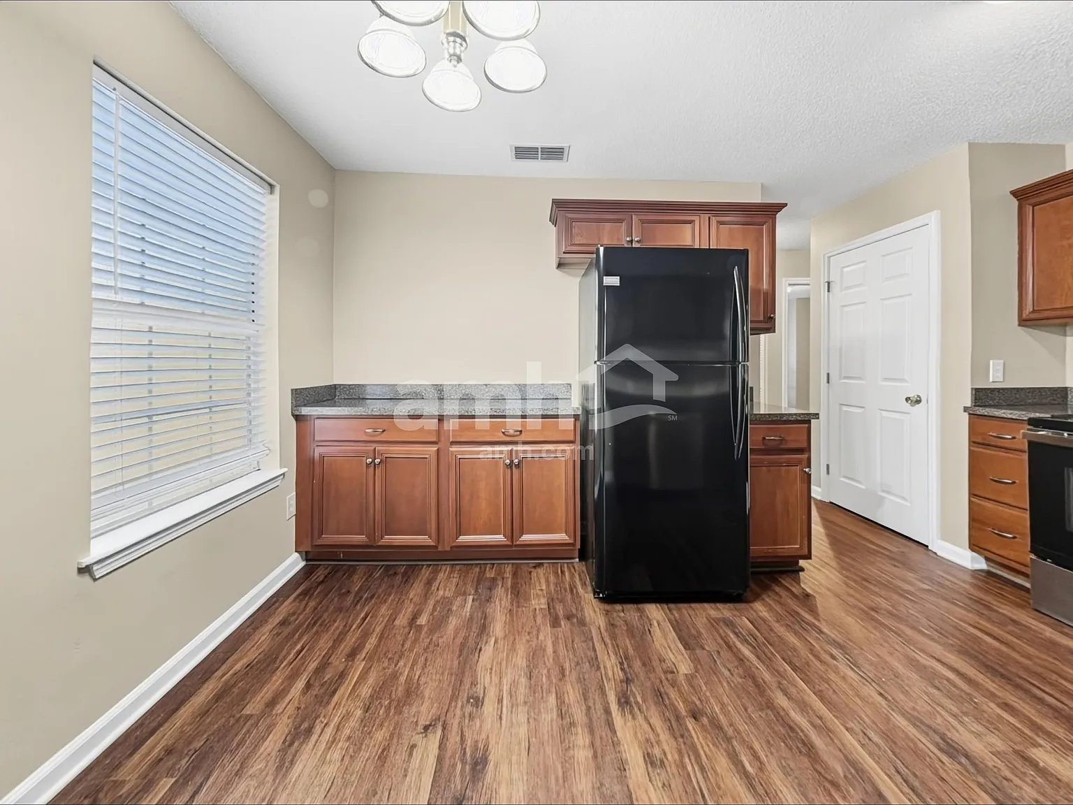 3 bed, 2.0 bath, 1455 sqft, $2,275 — Photo 4