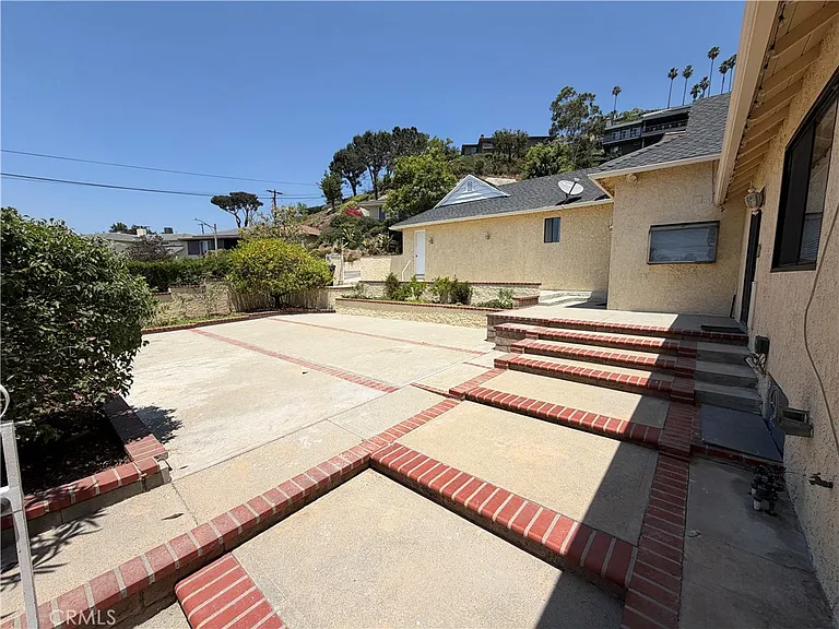 1501 N Maryland Ave — Photo 28