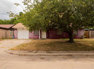 1625 Americana Blvd, Blue Mound, TX 76131