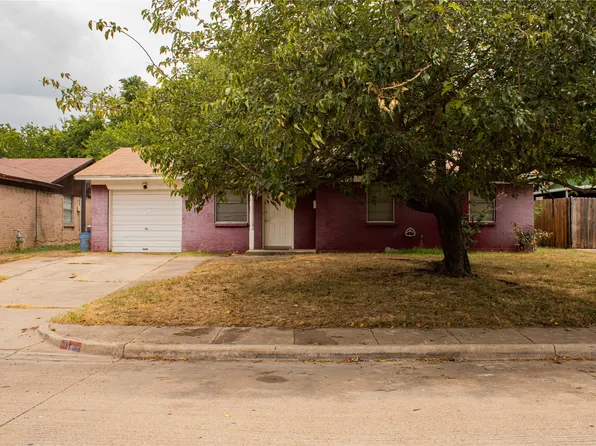 1625 Americana Blvd, Blue Mound, TX 76131