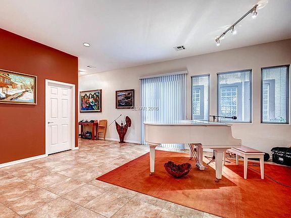 4th image of 315 Hollins Hall St