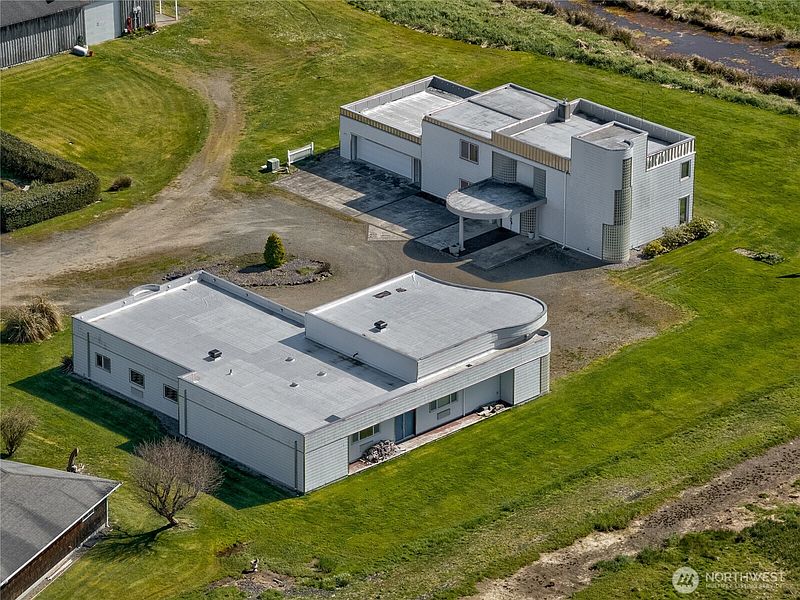 3rd image of 6804 Chatham Way