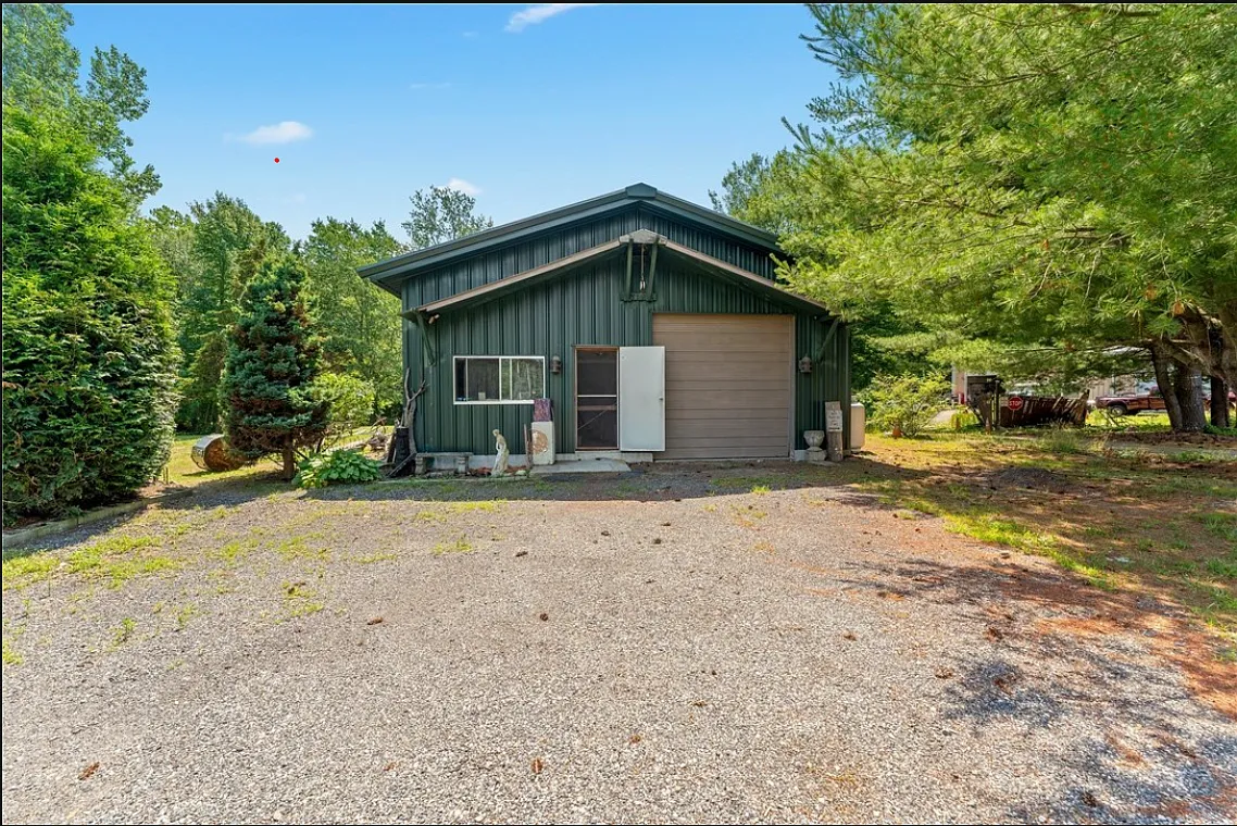 Photo 2 of 2 - 805 Farnum Pike #3 - North Smithfield, RI Building Photo - 805 Farnum Pike #3