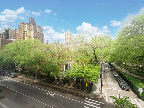 2nd image of 230 E 15th St APT 4B