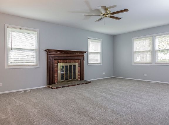 2nd image of 1429 Yorkshire Ln