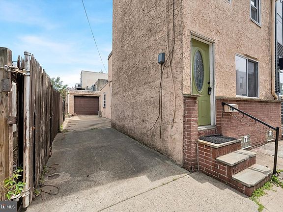 2nd image of 2621 E Albert St
